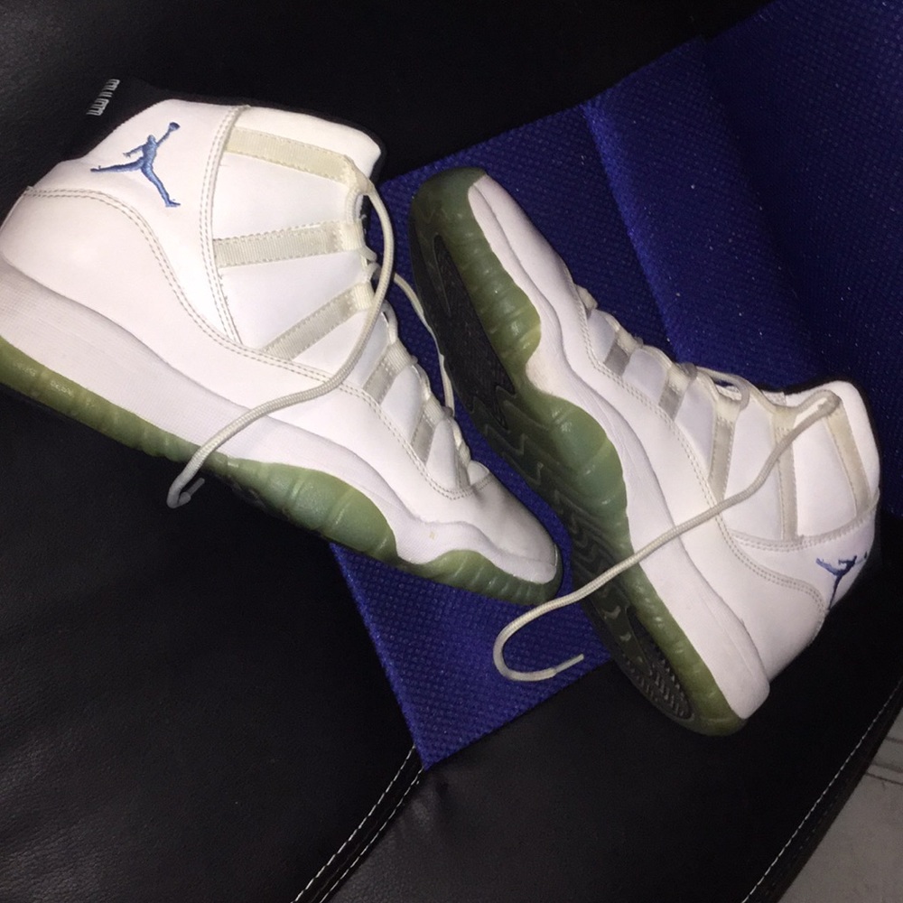 Jordan 11 - Picture 2 of 3